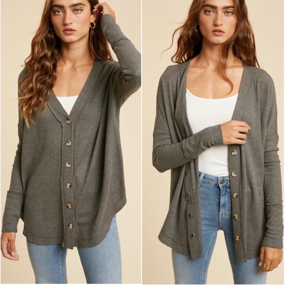 “In Loom” Charcoal Gray Waffle Knit V-Neck Button up long sleeve / Size L / NWT